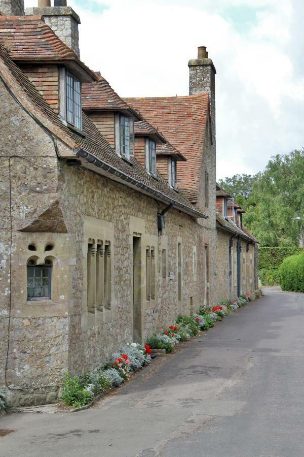 Lympne Castle Cottages Hythe  Εξωτερικό φωτογραφία